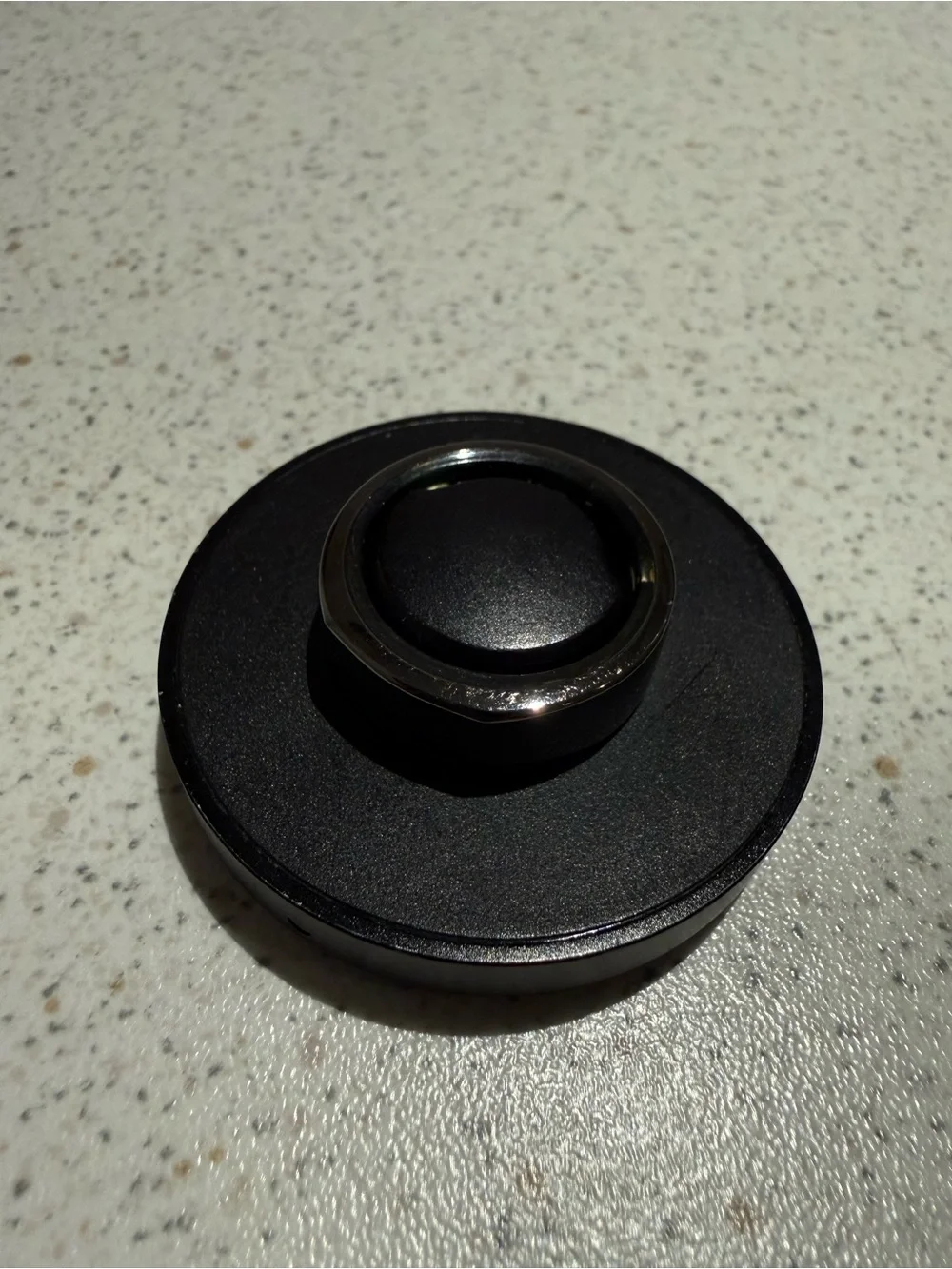 Oura Ring Gen 2 Size 8 and charger